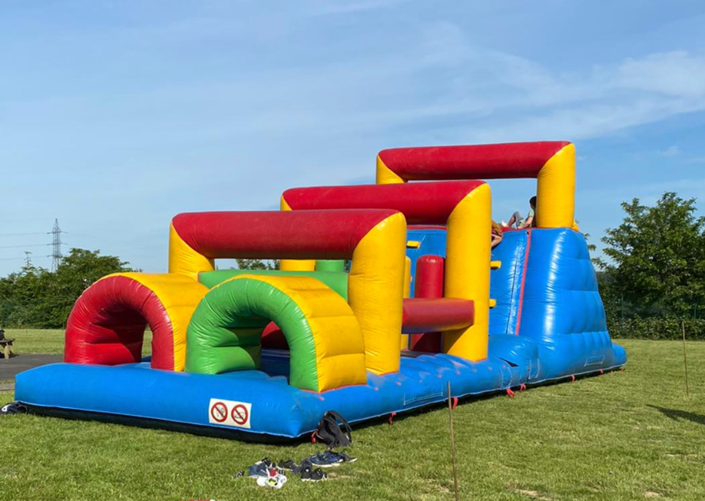 Chateau gonflable : Petit parcours d'obstacle